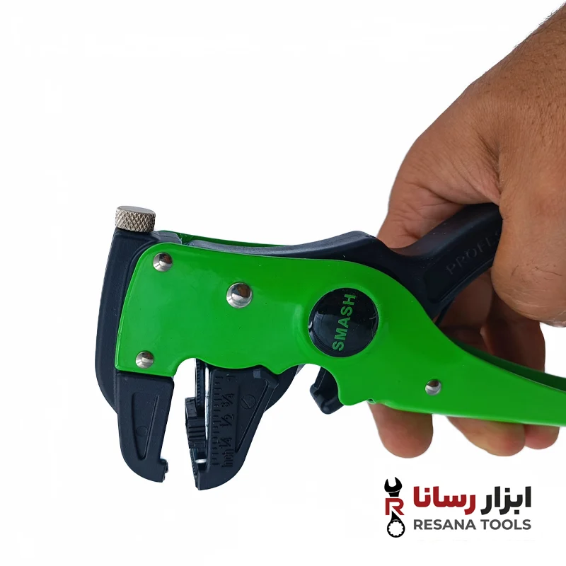 قرارگیری سیم لخت کن اتوماتیک کلاغی اسمش در دست کاربر و نمایش درجه‌بندی
